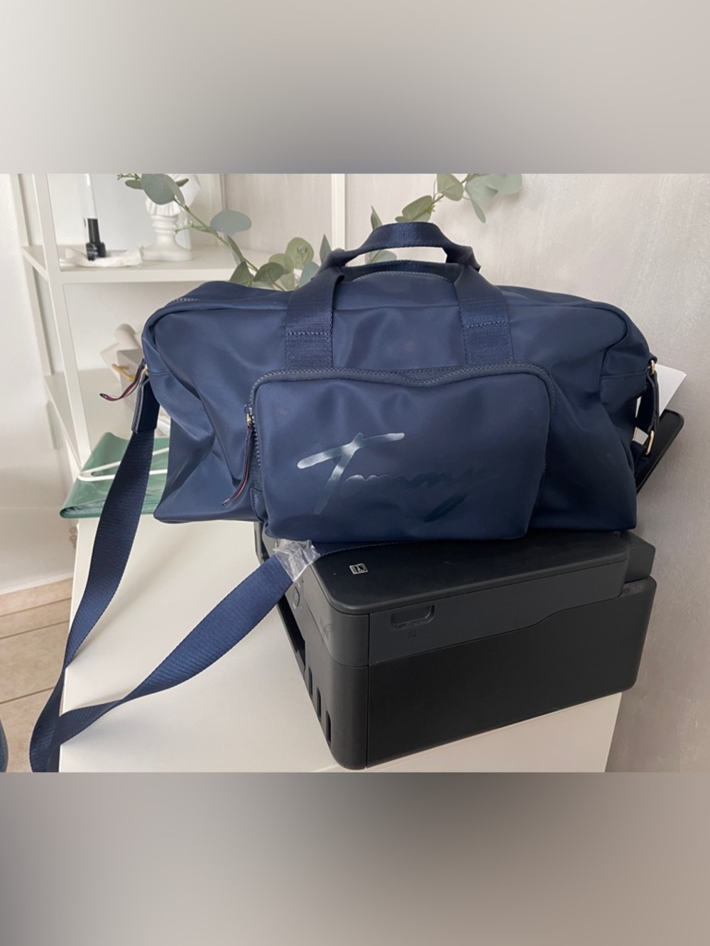 Tommy Hilfiger Large Navy Duffle Bag Travel Gym Weekender Carry On (NWOT)